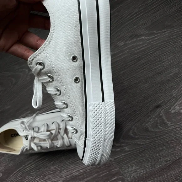 Never Worn! Women’s Converse Chuck Taylor All Star Lift Low-Top Sneaker - White - Picture 7 of 7